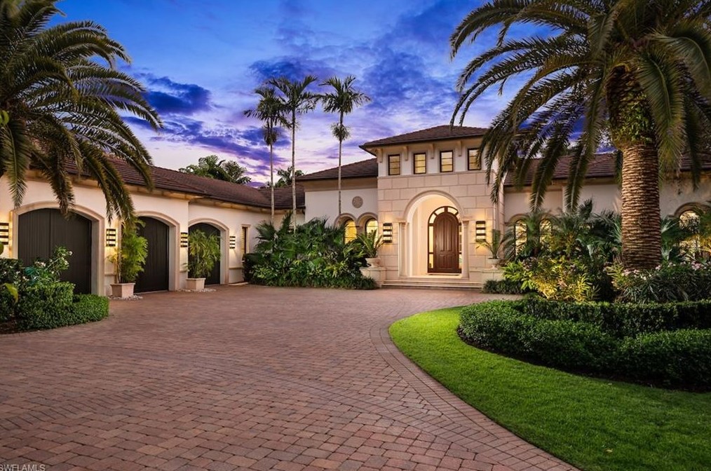 2562 Escada Ct, Naples, FL 34109