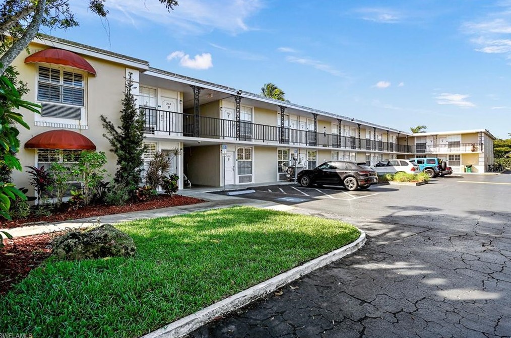 2555 Tamiami Trail N #240, Naples, FL 34103