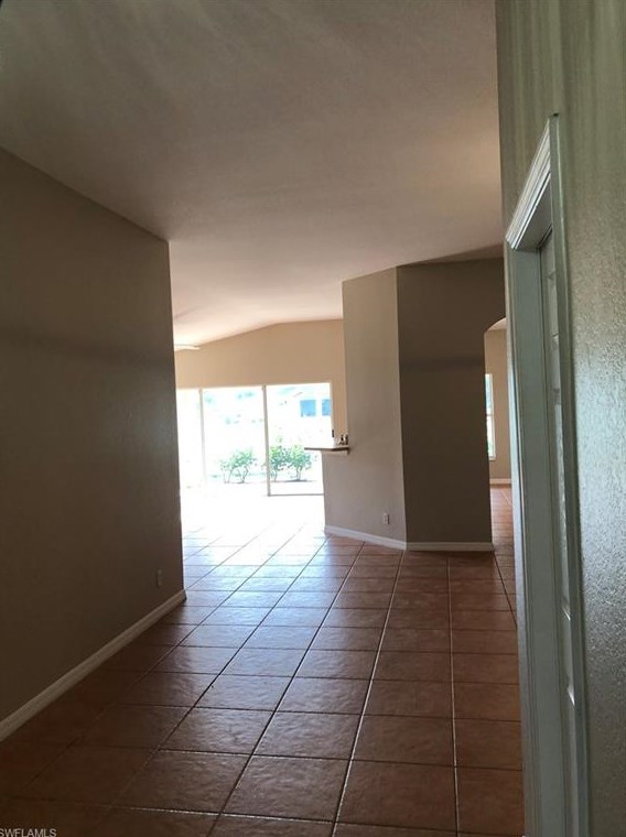2813 Amberwood Ln, Naples, FL 34120