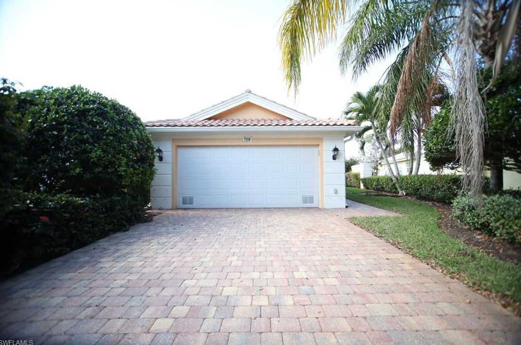 7558 Rozzini Ln, Naples, FL 34114