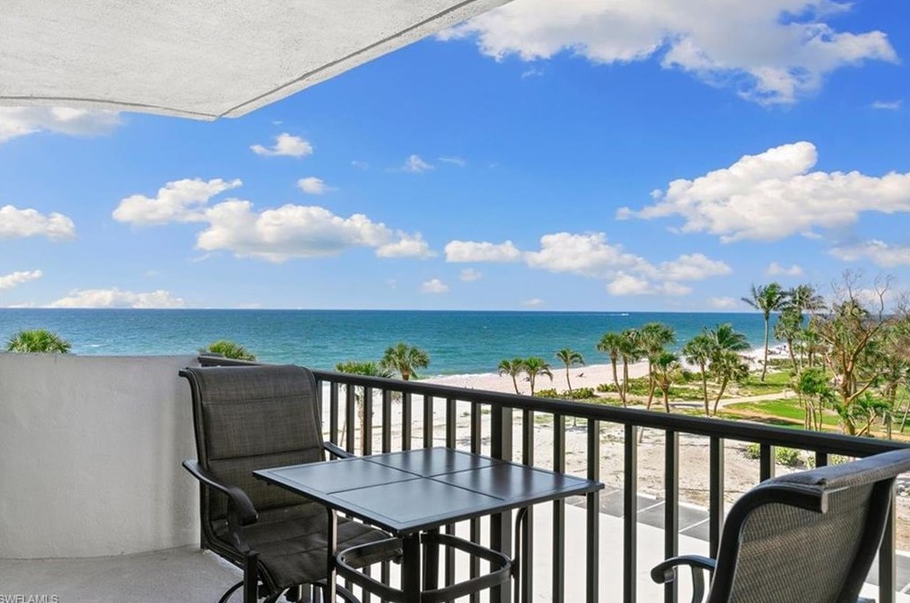 4005 Gulf Shore Blvd N #305, Naples, FL 34103