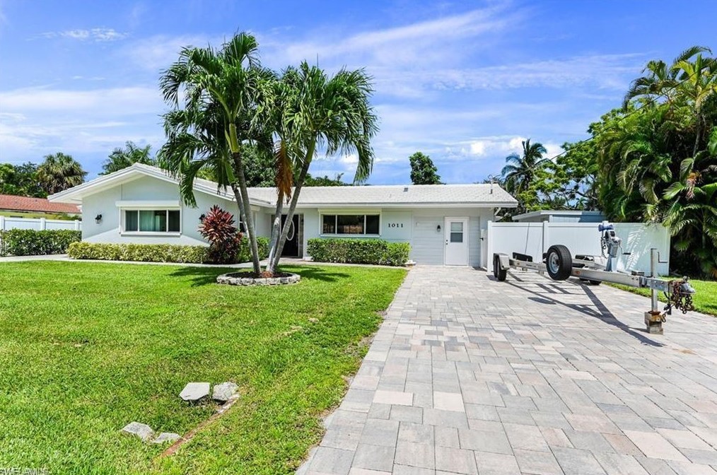 1011 Edgemere Dr, Fort Myers, FL 33919-2607