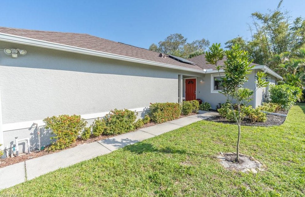 2524 Lee St, Naples, FL 34112