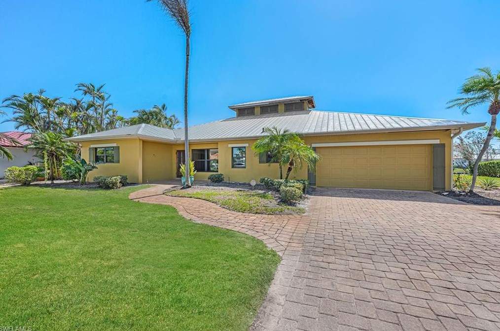 390 Randy Ln, Fort Myers Beach, FL 33931