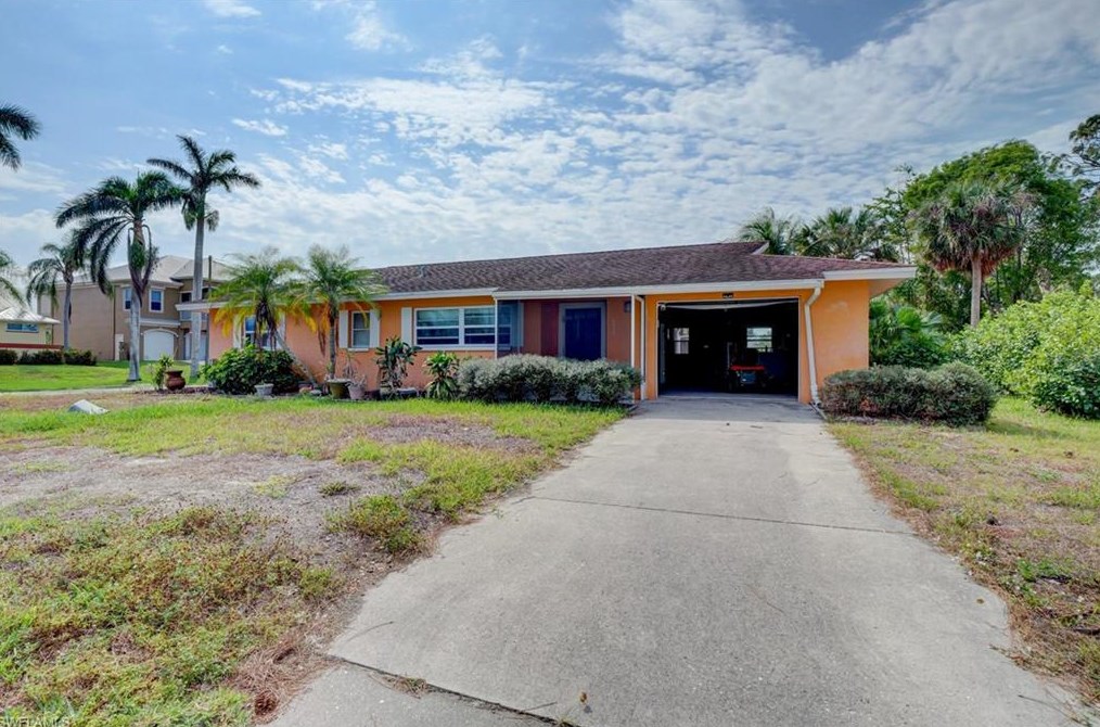 6079 Park Rd, Fort Myers, FL 33908-4628