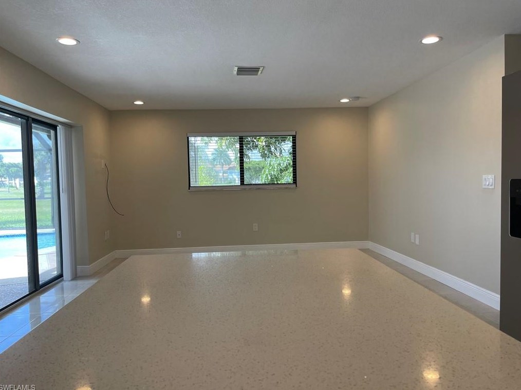 255 Pine Valley Cir, Naples, FL 34113