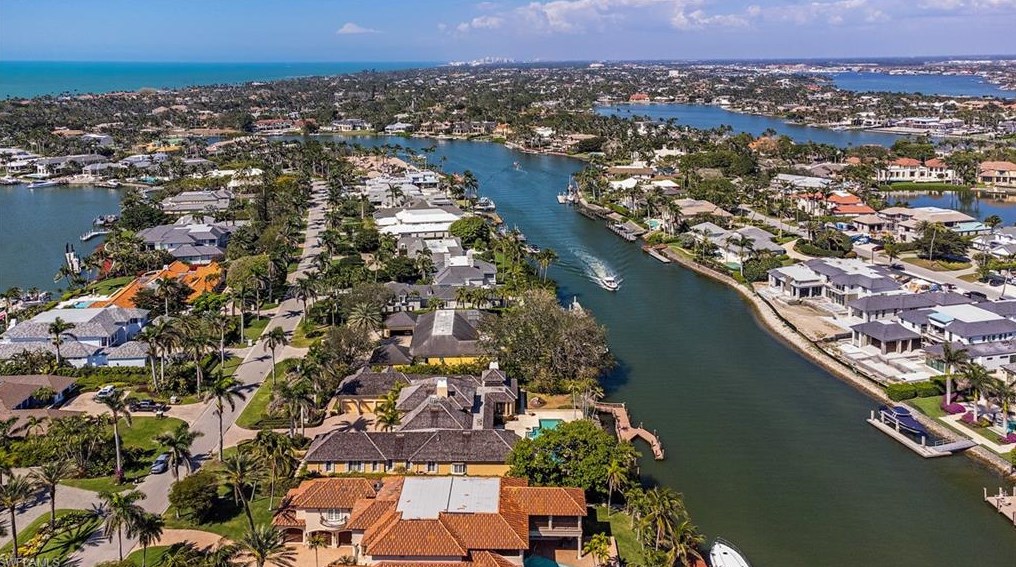 3355 Fort Charles Dr, Naples, FL 34102-7926