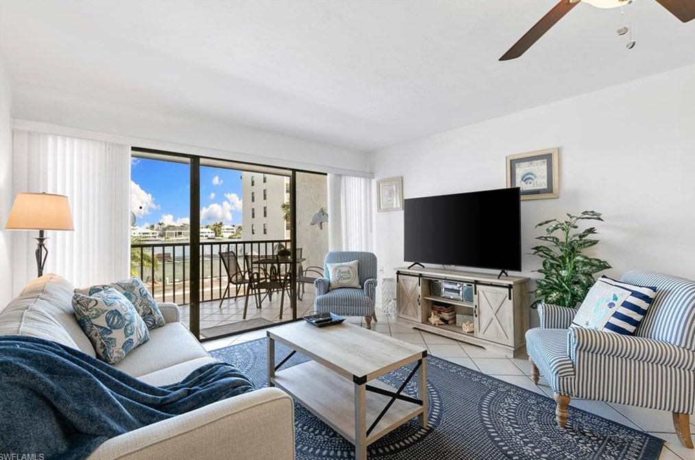 260 Southbay Dr #108, Naples, FL 34108