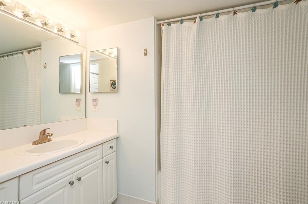 1220 Wildwood Lakes Blvd Apt 102, Naples, FL 34104