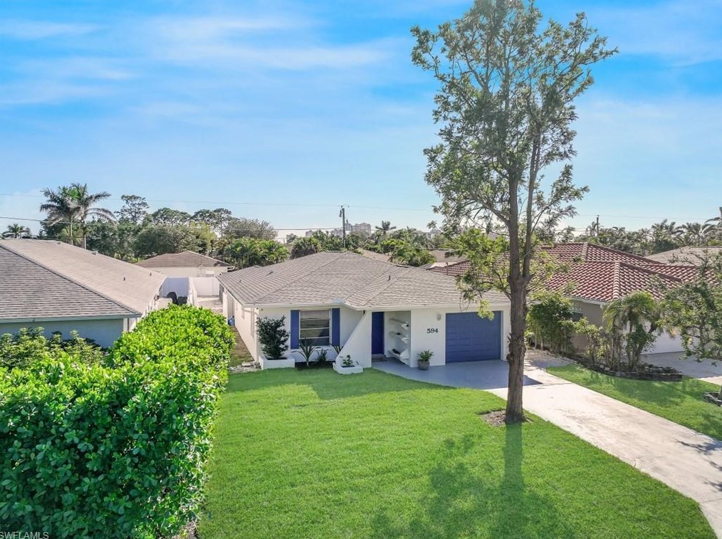 594 102nd Ave N, Naples, FL 34108