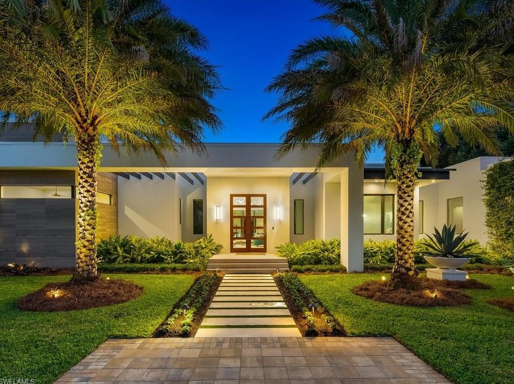 172 Center St, Naples, FL 34108
