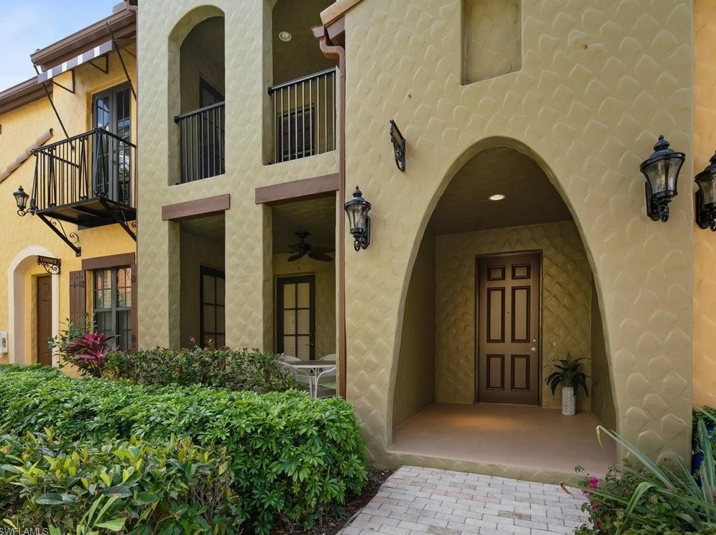 9163 Delano St #100-4, Naples, FL 34113
