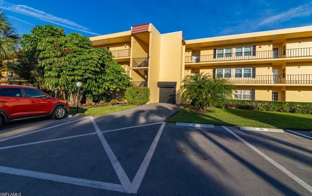 1085 Forest Lakes Dr #8105, Naples, FL