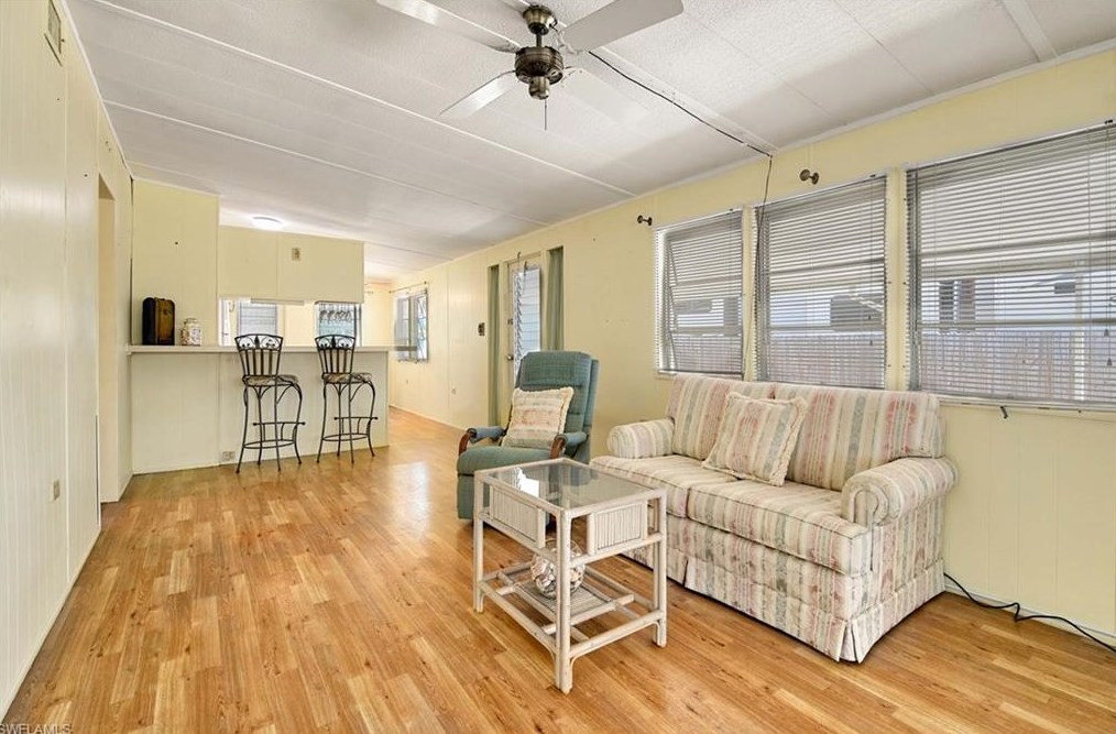 18 Henderson Dr, Naples FL 34114-8232 exterior