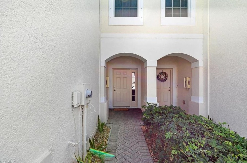 839 Hampton Cir #149, Naples, FL 34105