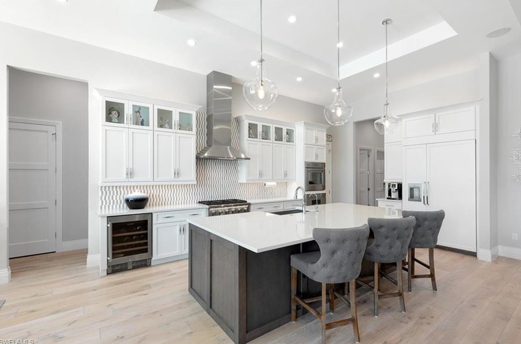 720 Anderson Dr, Naples, FL 34103