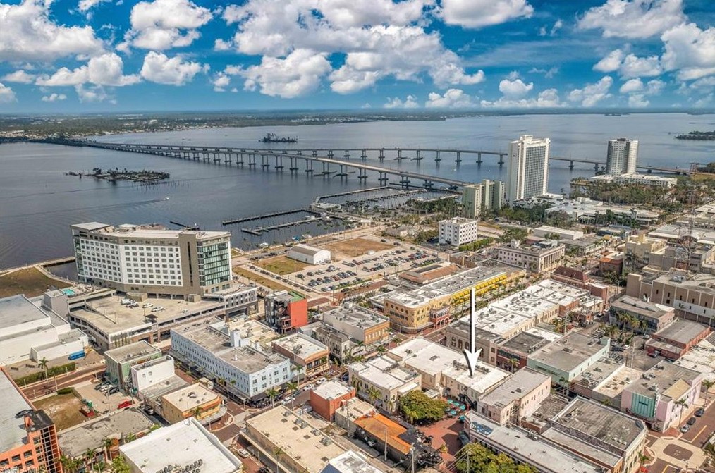 2230 1st St, Fort Myers FL 33901-2902 exterior