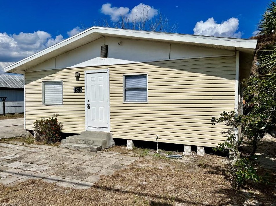 1815 Henderson Ave, Fort Myers, FL 33916-2029