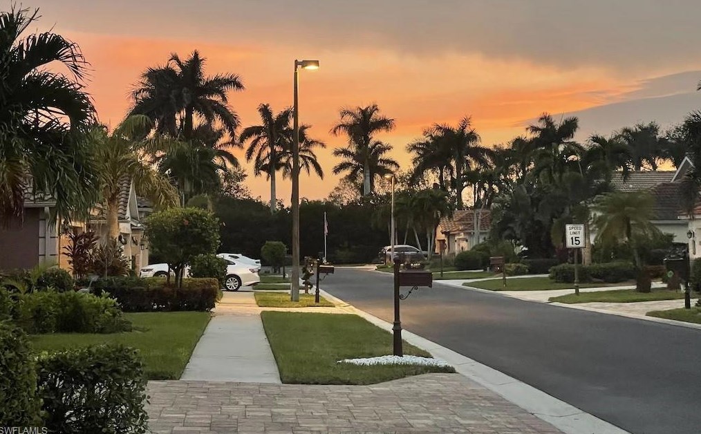 8452 Indian Wells Way, Naples, FL 34113