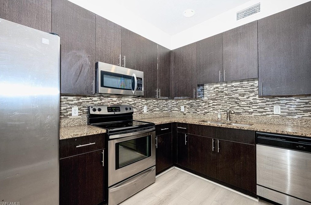 13190 Bella Casa Cir Apt 145, Fort Myers, FL 33966