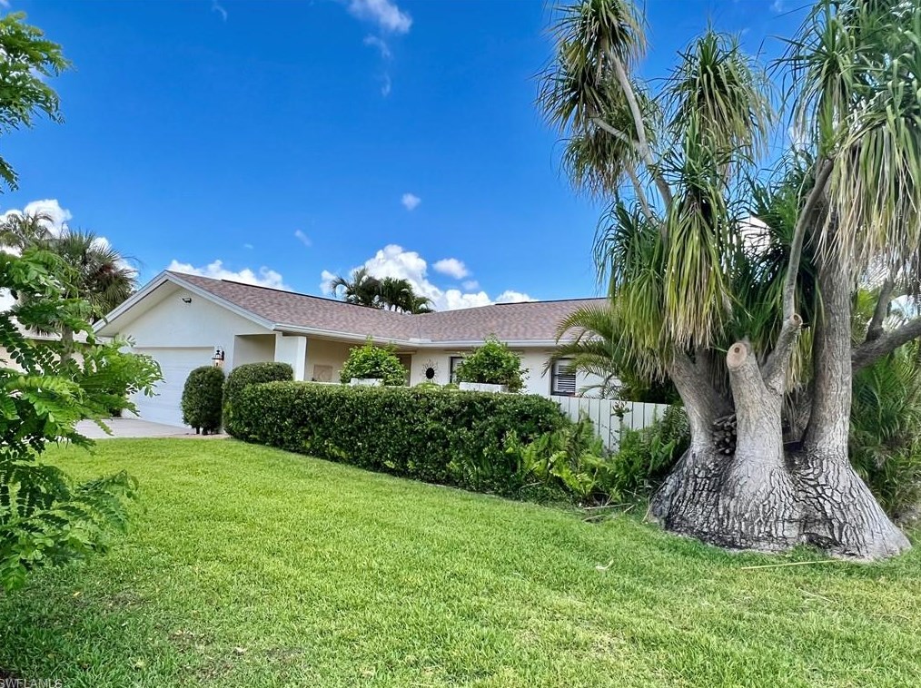 1390 Tredegar Dr, Fort Myers, FL 33919-2236