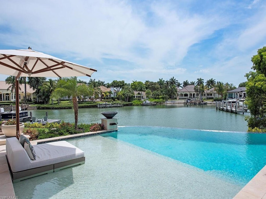 818 Nelsons Walk, Naples, FL 34102