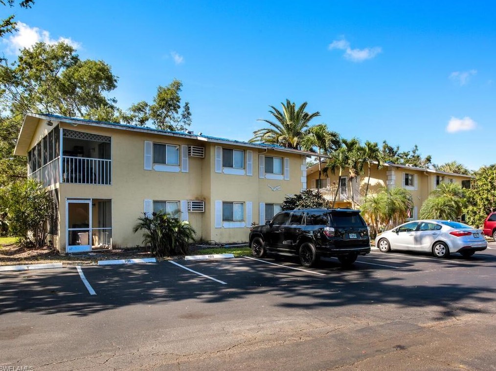 8140 Country Rd #104, Fort Myers, FL 33919