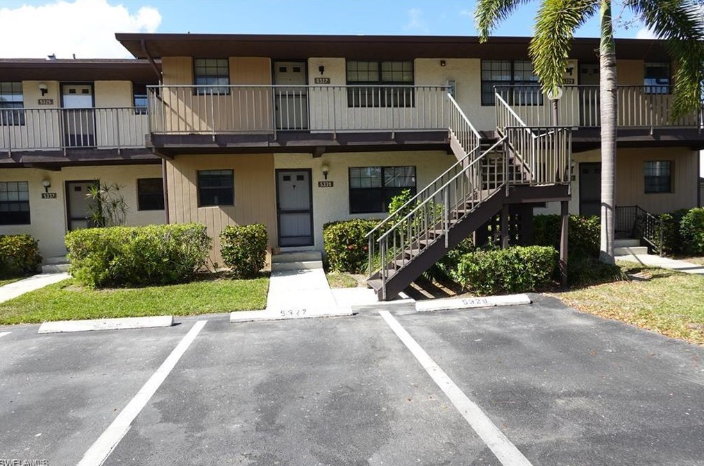 5327 Treetops Dr, Naples, FL 34113