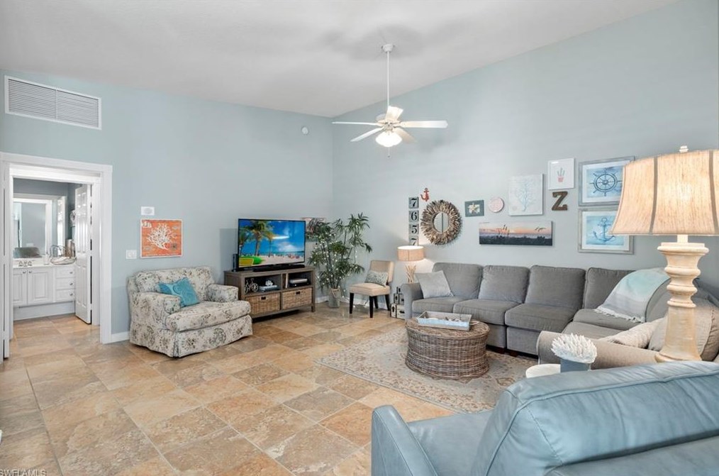 7657 Rozzini Ln, Naples, FL 34114