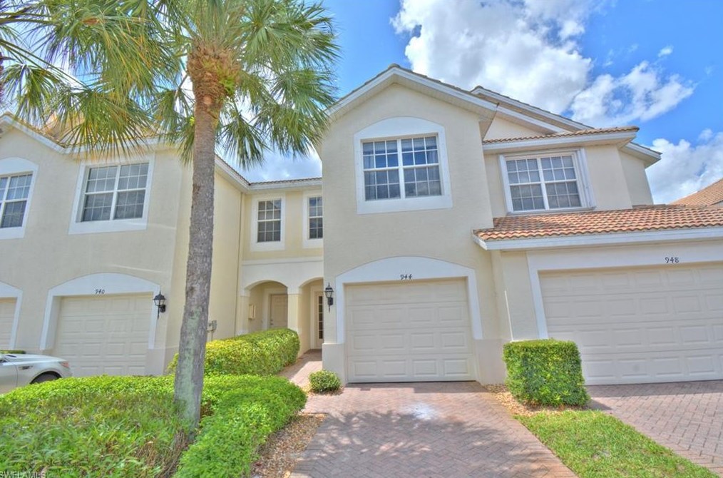 944 Hampton Cir #84, Naples, FL 34105