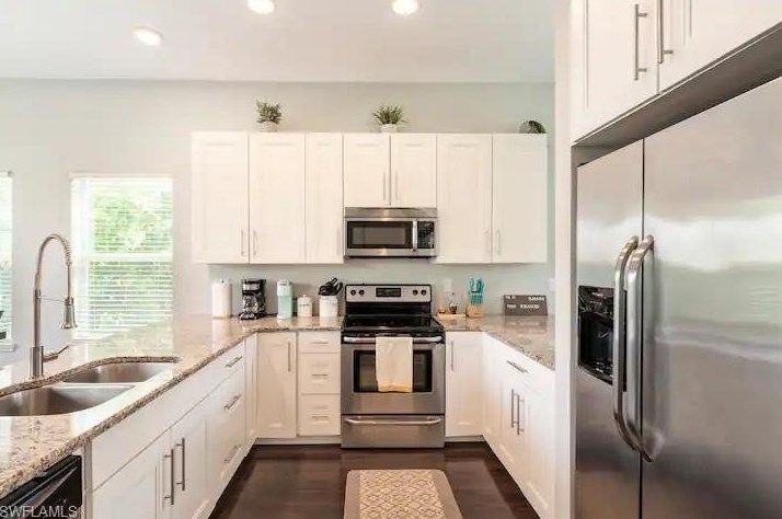 3037 Lunar St, Naples, FL 34112