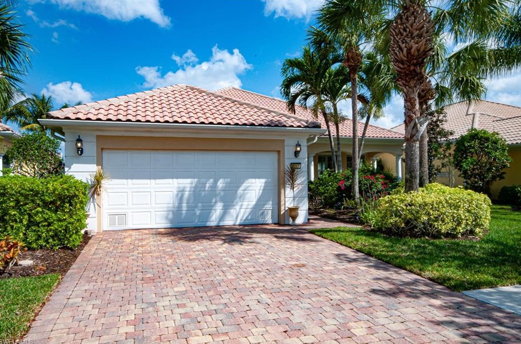 8801 Zurigo Ln, Naples, FL 34114