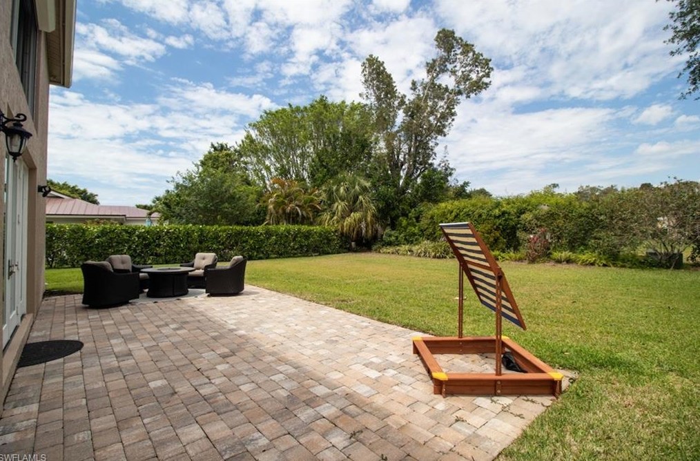 749 Nottingham Dr, Naples, FL 34109