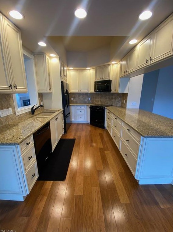 3960 Upolo Ln, Naples, FL 34119