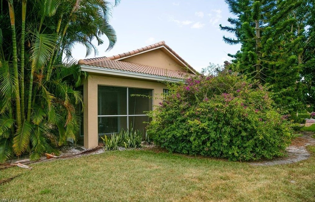 1946 Par Dr, Naples, FL 34120