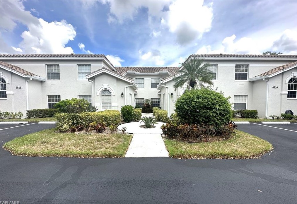 6816 Satinleaf Rd S #102, Naples, FL 34109
