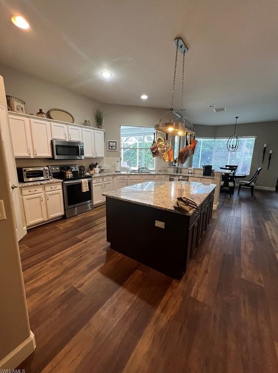 8220 Allendale Ct, Naples, FL 34120