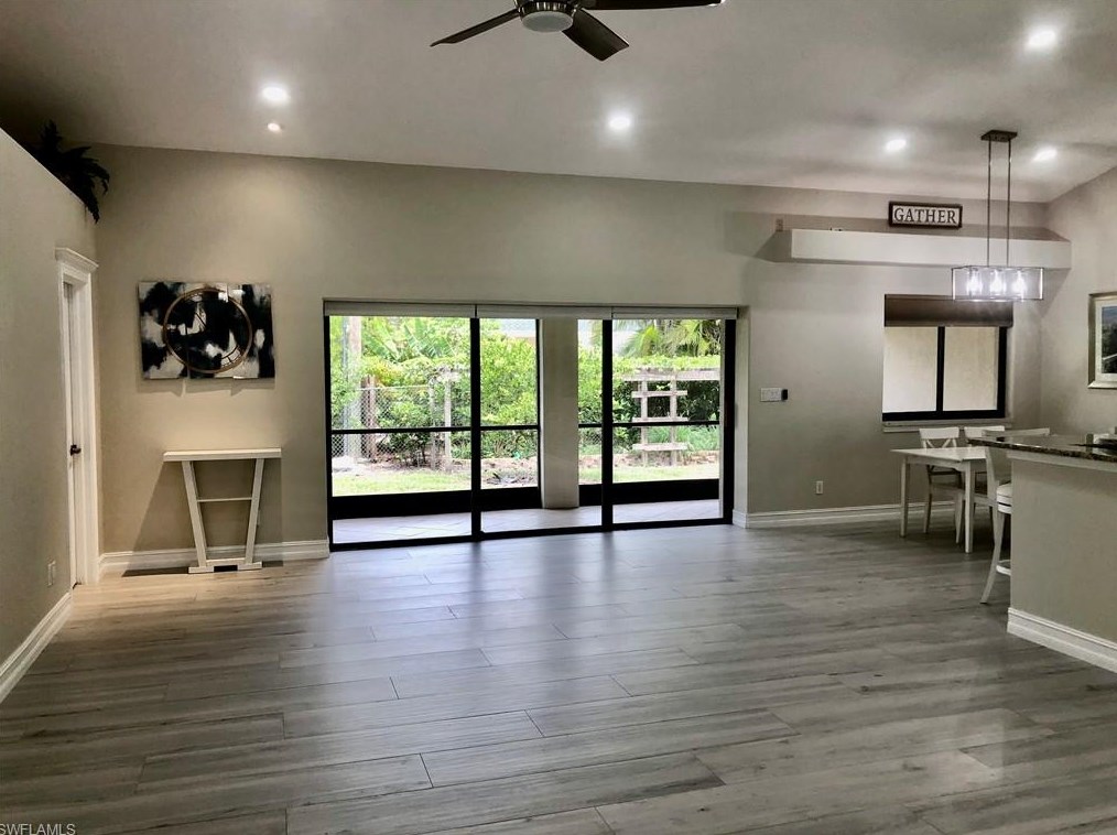 587 Raven Way, Naples, FL 34110
