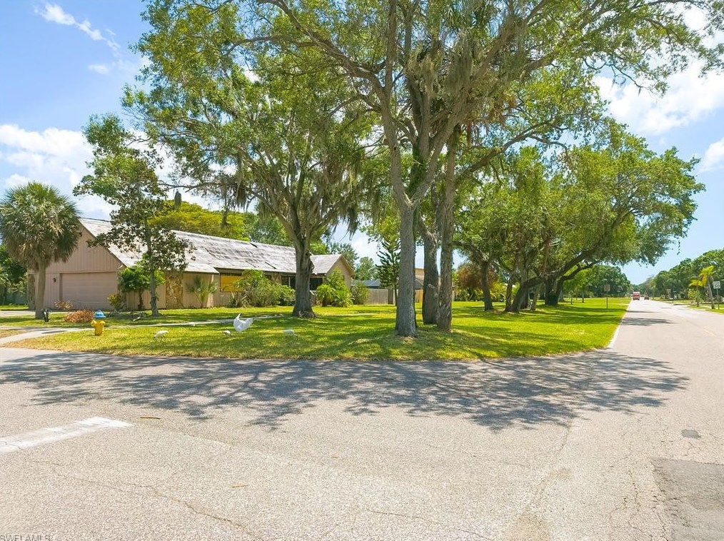 904 Cypress Wood Ln, Sarasota, FL 34243-1742
