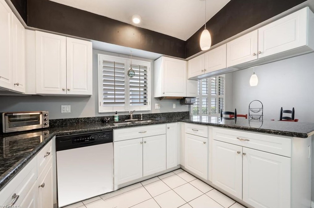 461 Countryside Dr, Naples, FL 34104