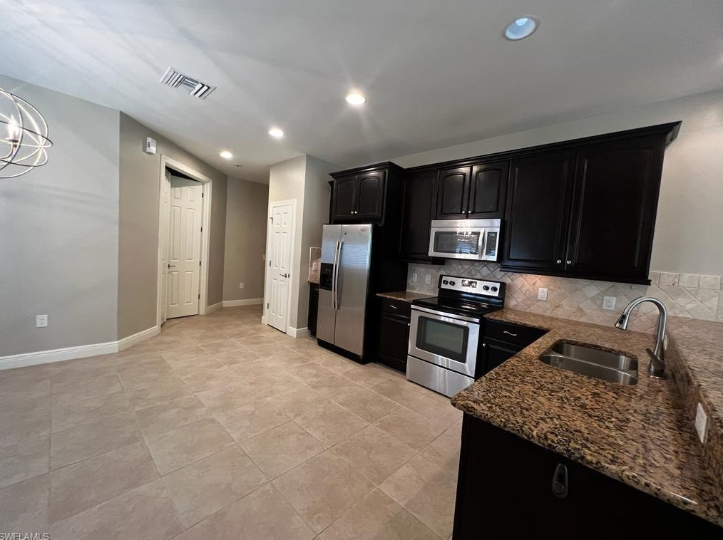 13406 Kent St, Naples, FL 34109