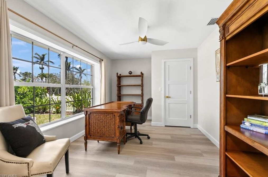 646 109th Ave N, Naples, FL 34108