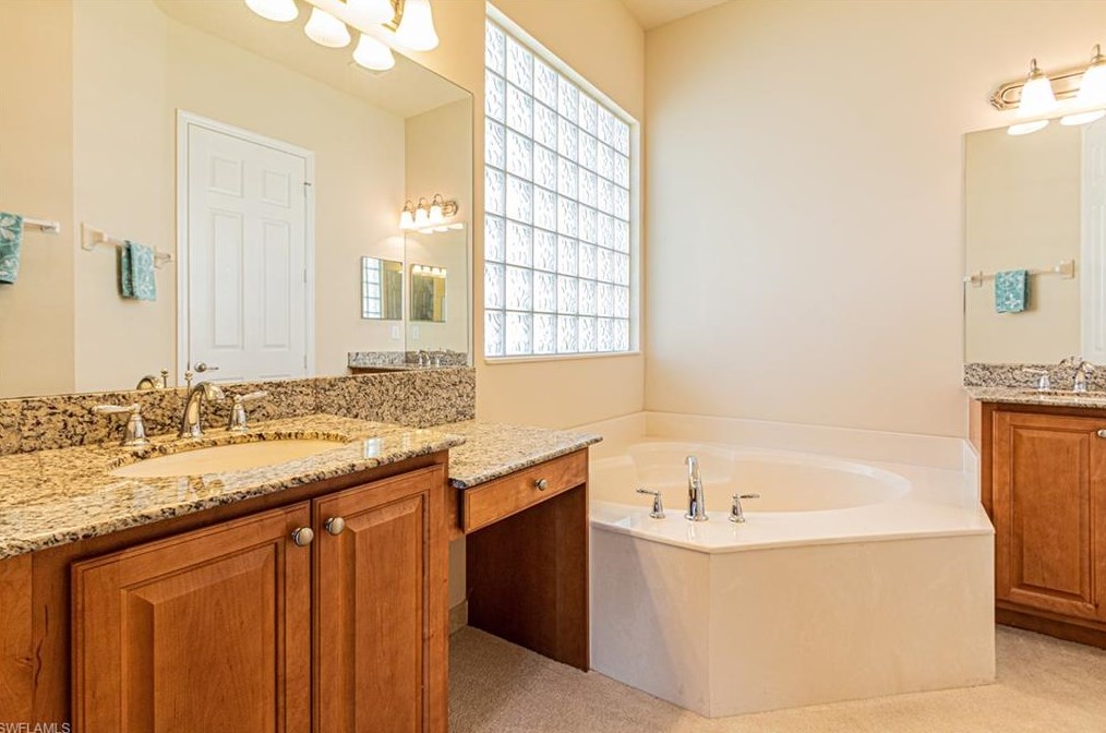 10462 Carolina Willow Dr, Fort Myers FL  33913-8804 exterior