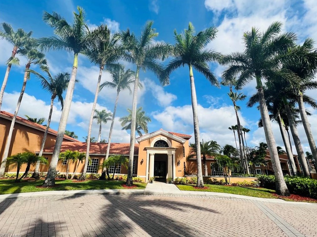 1205 Wildwood Lakes Blvd #5-105, Naples, FL 34104