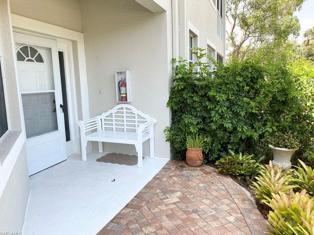 2150 Aberdeen Ln 7-103, Naples, FL 34109