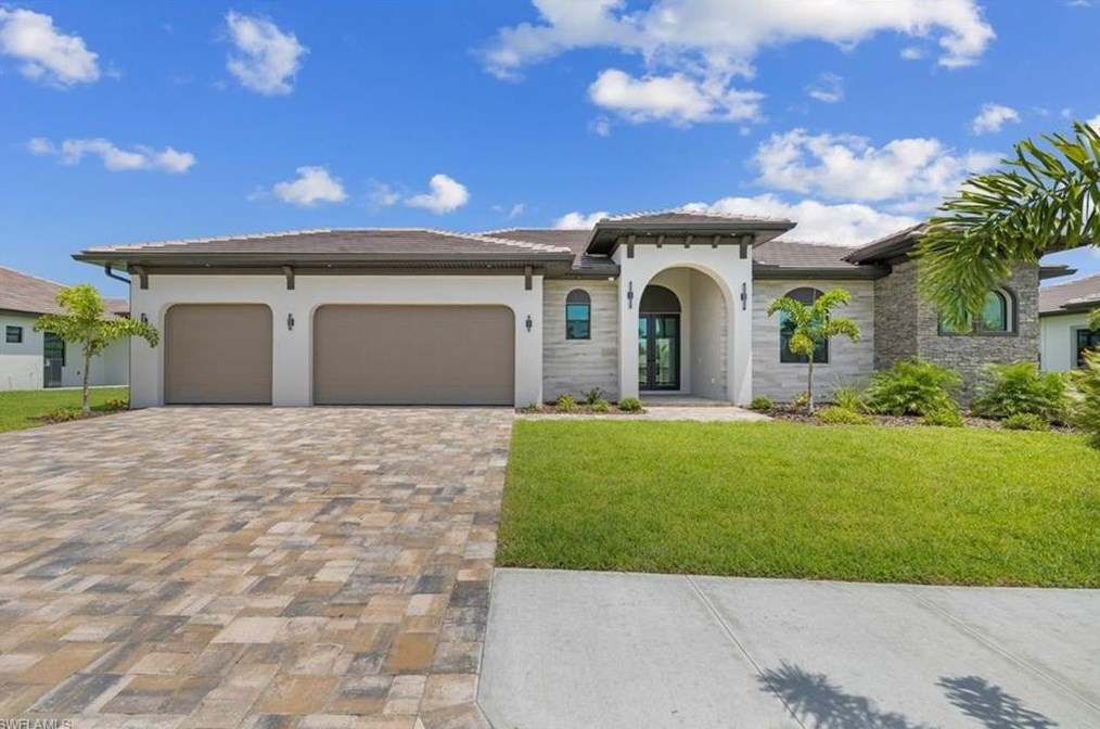 860 Palmetto Pointe Cir, Cape Coral, FL 33991-3607