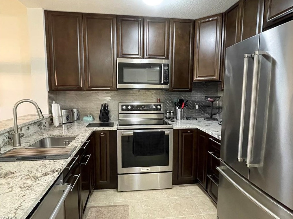 4530 Botanical Place Cir Apt 306, Naples, FL 34112