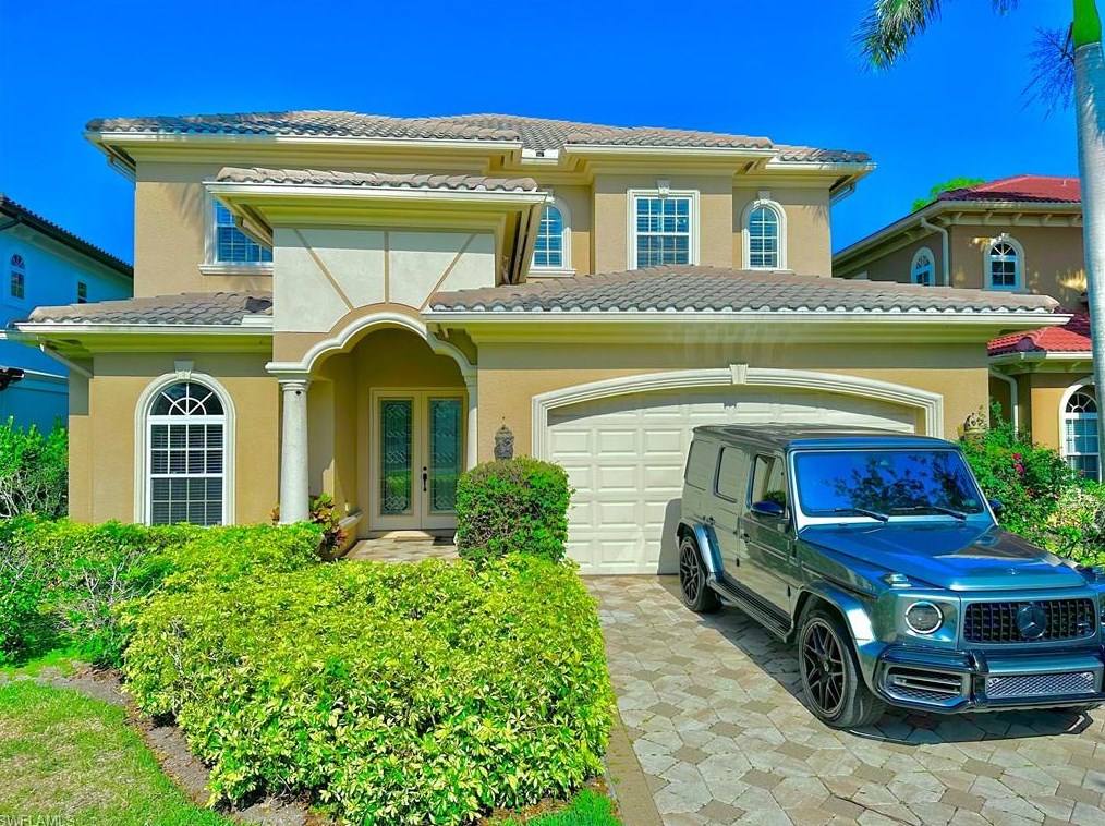 2915 Coco Lakes Dr, Naples, FL 34105