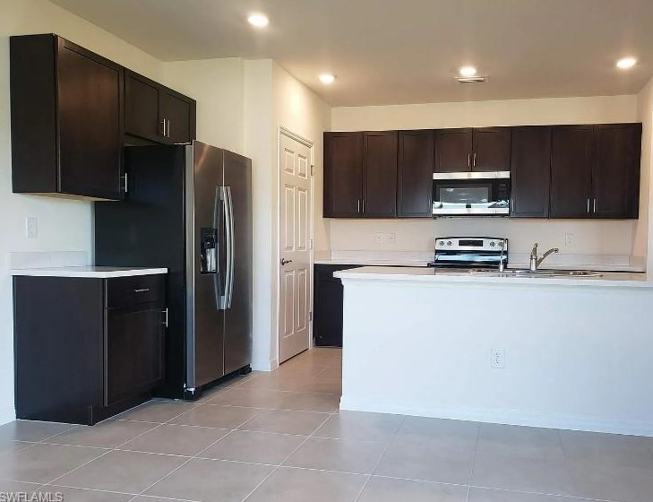 2206 25th Ln, Cape Coral, FL 33993-8434