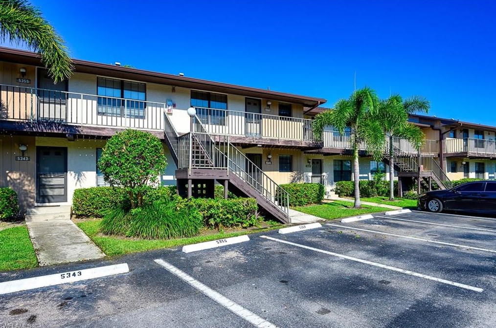 5345 Treetops Dr #s-102, Naples, FL 34113